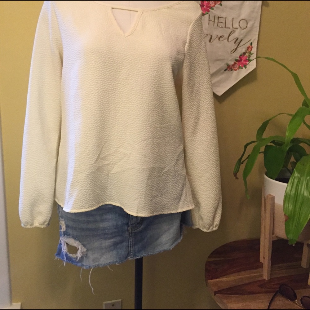 Cream Xhilaration cut out blouse medium